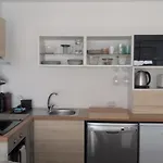 Spring, Summer & Fall Apartman *